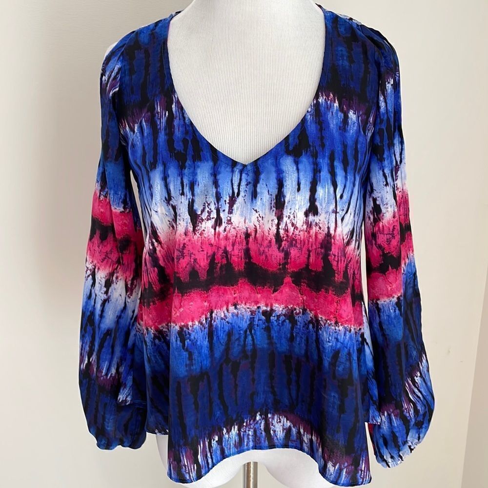Tie-dye blouse with open sleeves from shoulder to wrist longer back size XS